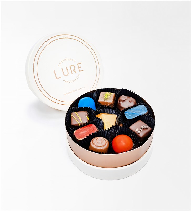 Wild Bloom In Box  & Lure Chocolate By Swissôtel 10'lu